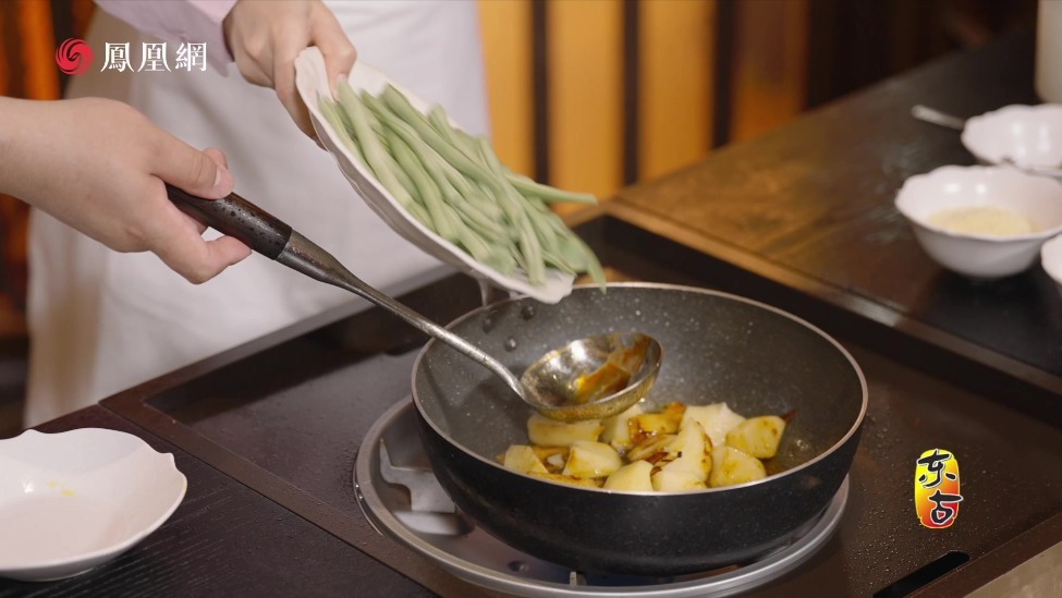 畅游中国：锅包肉里的匠心传承：一道非遗美食的百年演变